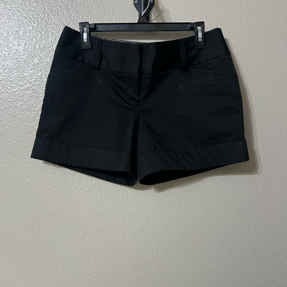 Express Design Studio Classic Black Women's Cuffed Shorts great condition sz-8